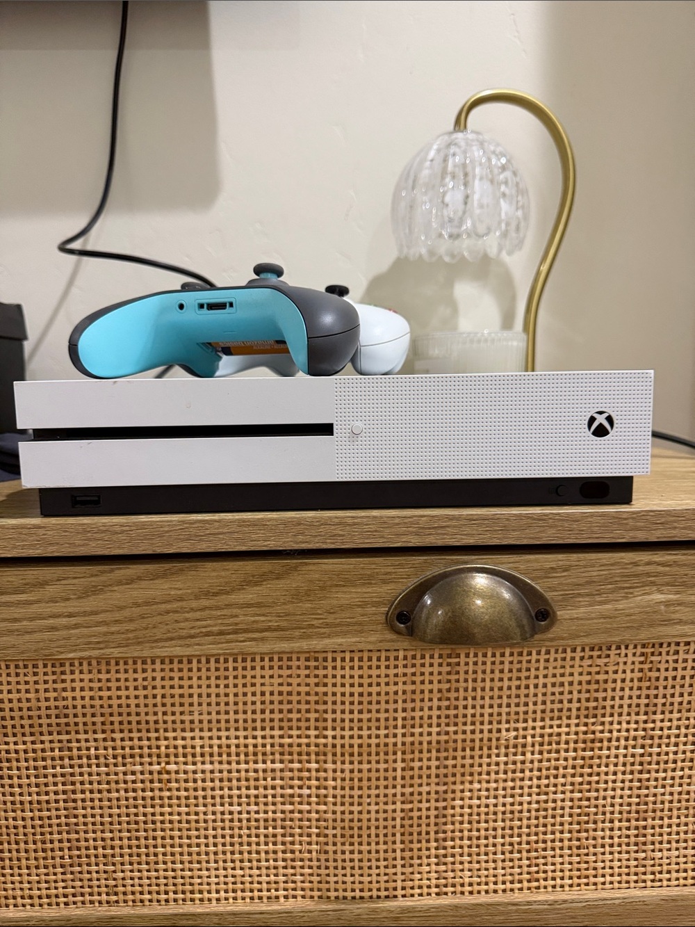 Microsoft Xbox One S Console in White - Picture 11 of 11